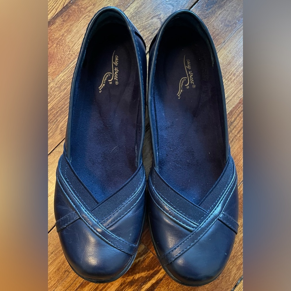 Easy Street Comfort Wave Women’s Size 7  Blue Slip On Flat